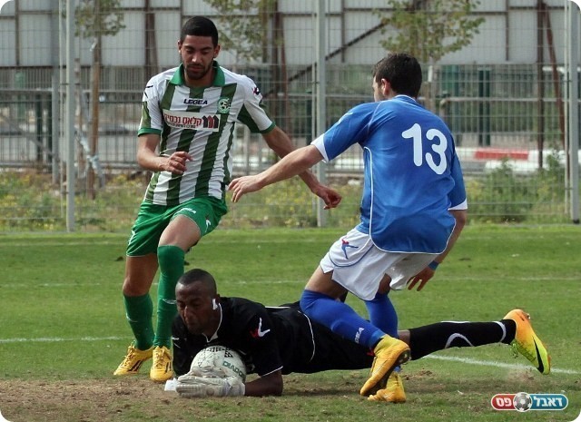 תסכל את הקשר. דרסו עוצר את בן שיטרית (רועי אסרף)